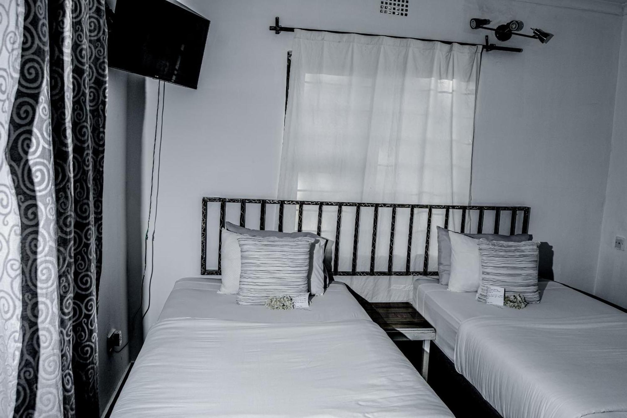 Golentle Home Stay Maun Exterior photo